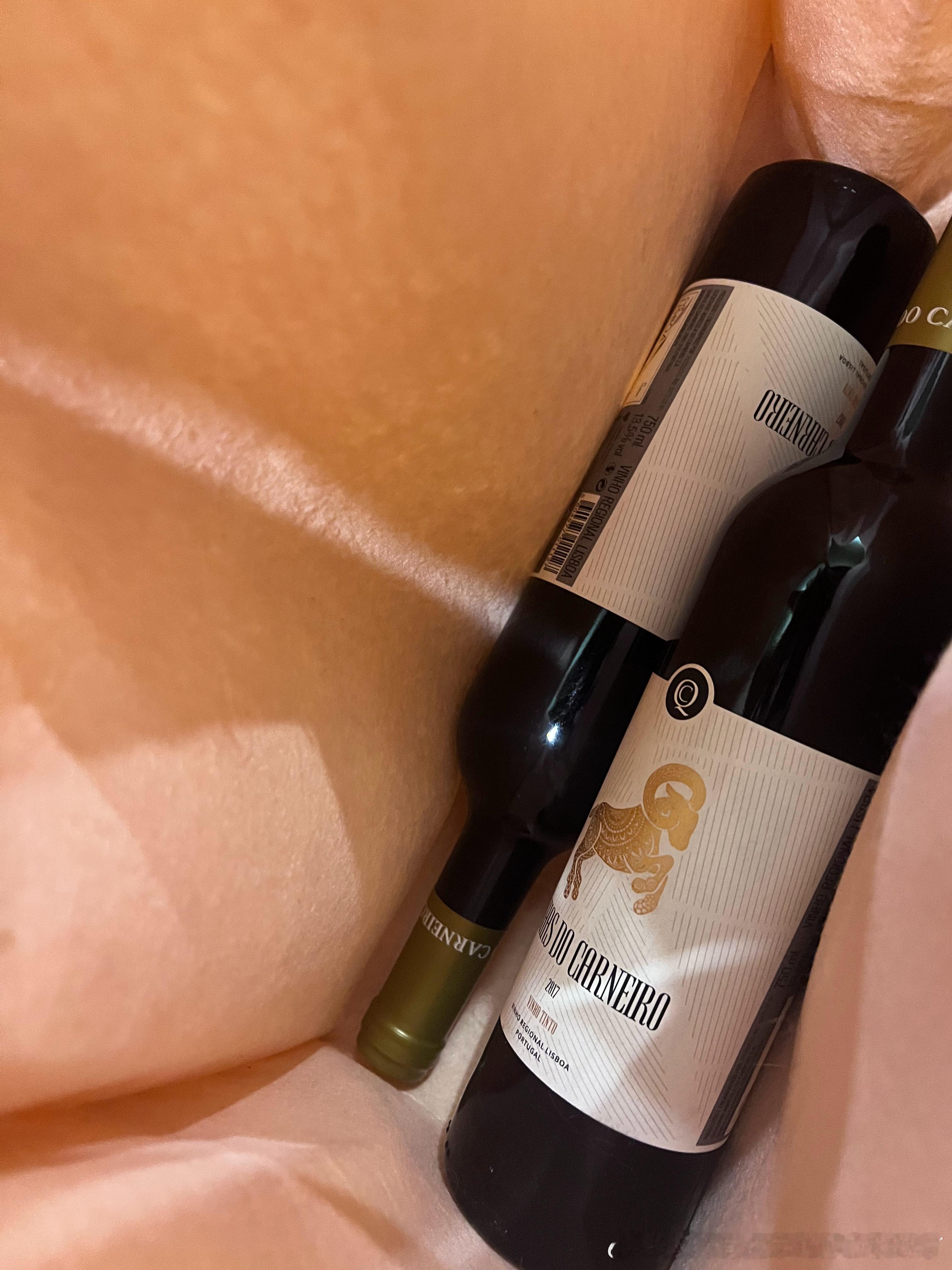 最后一天上普拉提了 舍不得我的老师呜呜 我老师男朋友在葡萄牙开酒庄 走的时候送了