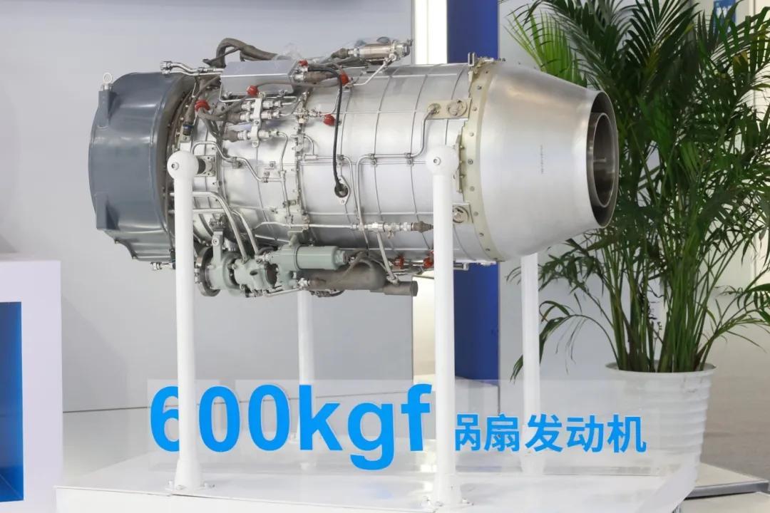 国产单轴涡扇发动机F406：专属无人机的高空硬核中国心
 
2024年底，国产F