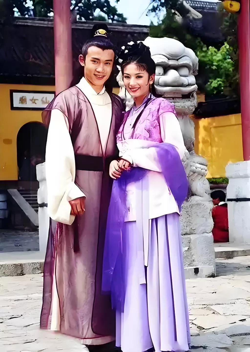 错过聂远恐怕是黄奕这辈子最后悔的事情了！

两人在1999年就相恋了，后来还一起