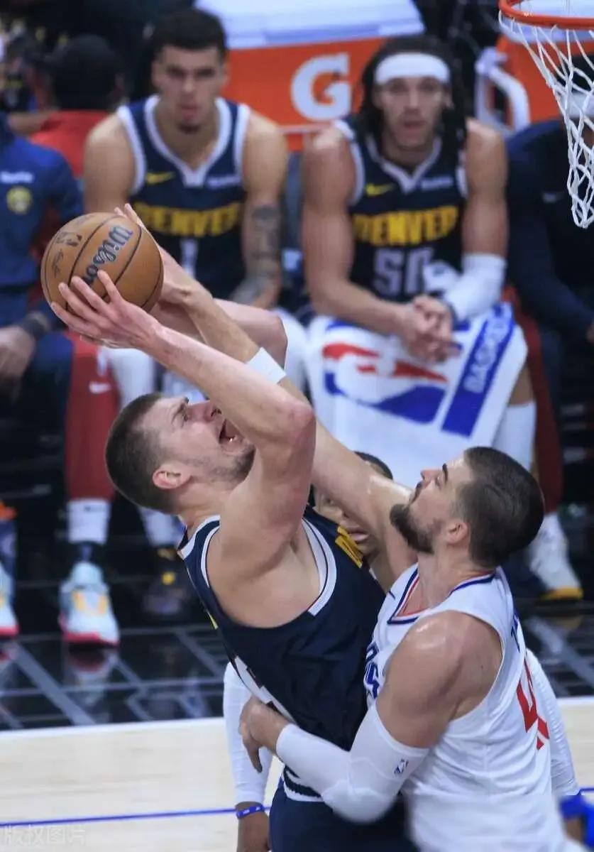 掘金不怕湖人和勇士，就要冲到西部第一，拿到季后赛主场优势。
第一，掘金这边战胜老