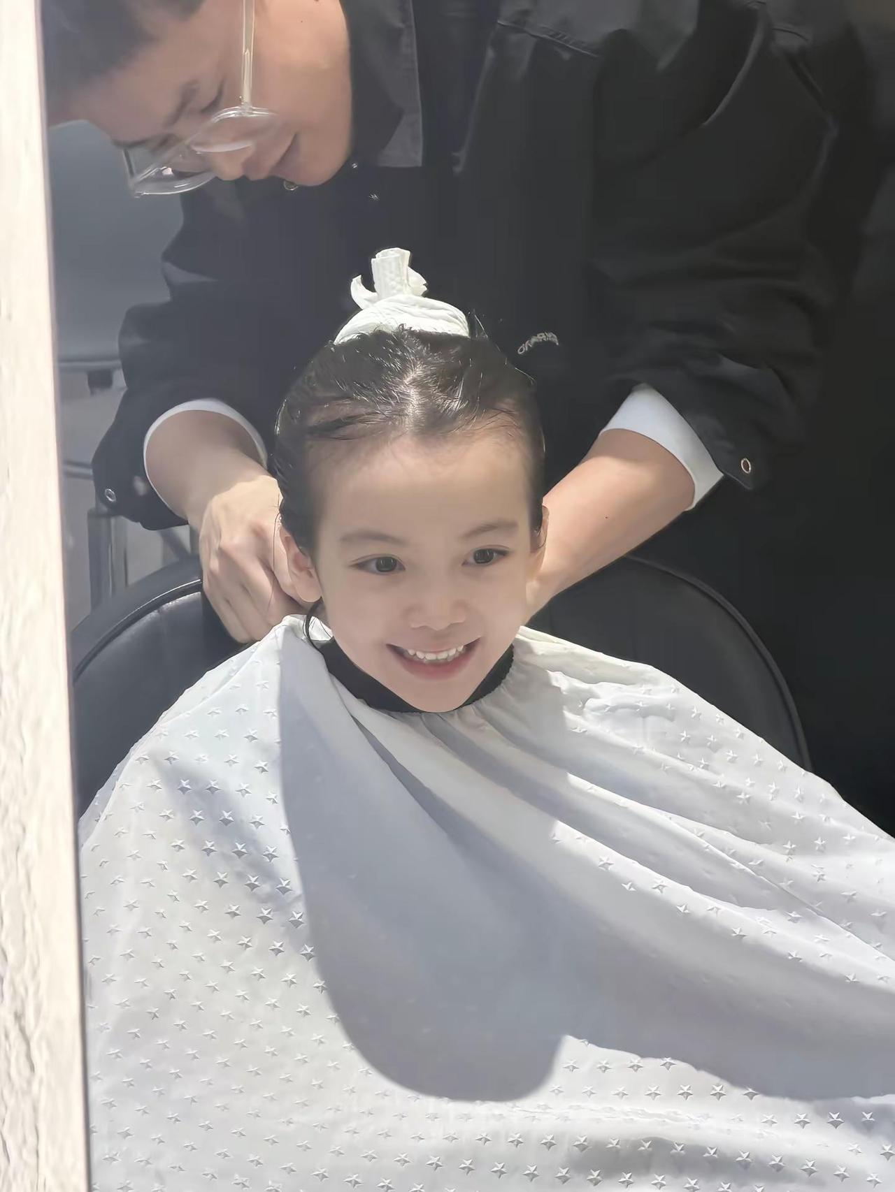 配上这个音效，小区发廊变身国际沙龙💈