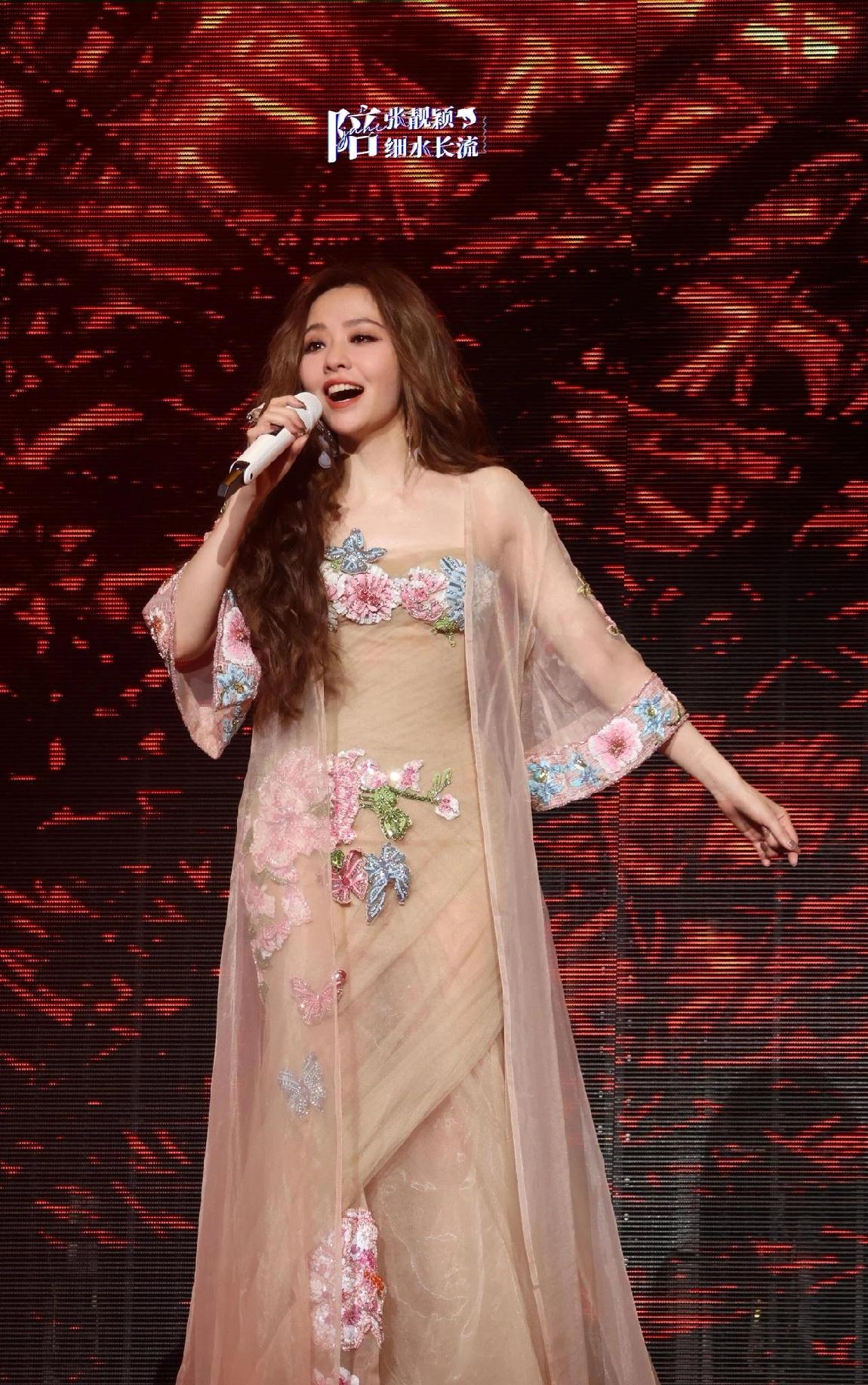 昨天刷到张靓颖西安演唱会了事件
突然想到一个问题
她以后还会开演唱会吗？

原因