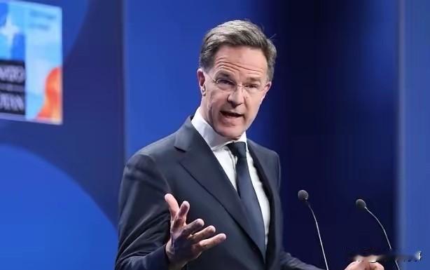 北约秘书长吕特又拿中国说事儿了，硬说中国是俄罗斯的“物资补给线”。可仔细看他讲话