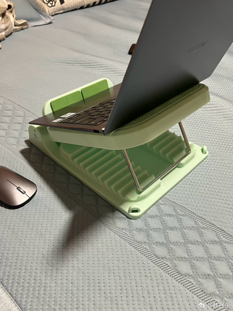 当我打算找斜踏板踩一下的时候，遍寻不见，直到最后我在床上发现了它。章先生做的事。