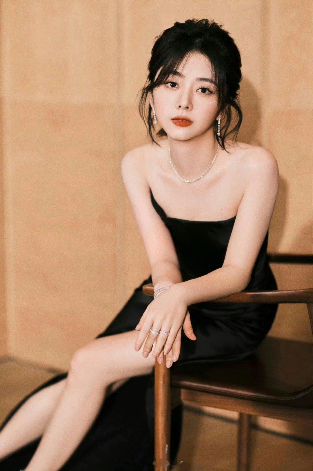 谭松韵这一套也算是经典了给吧 