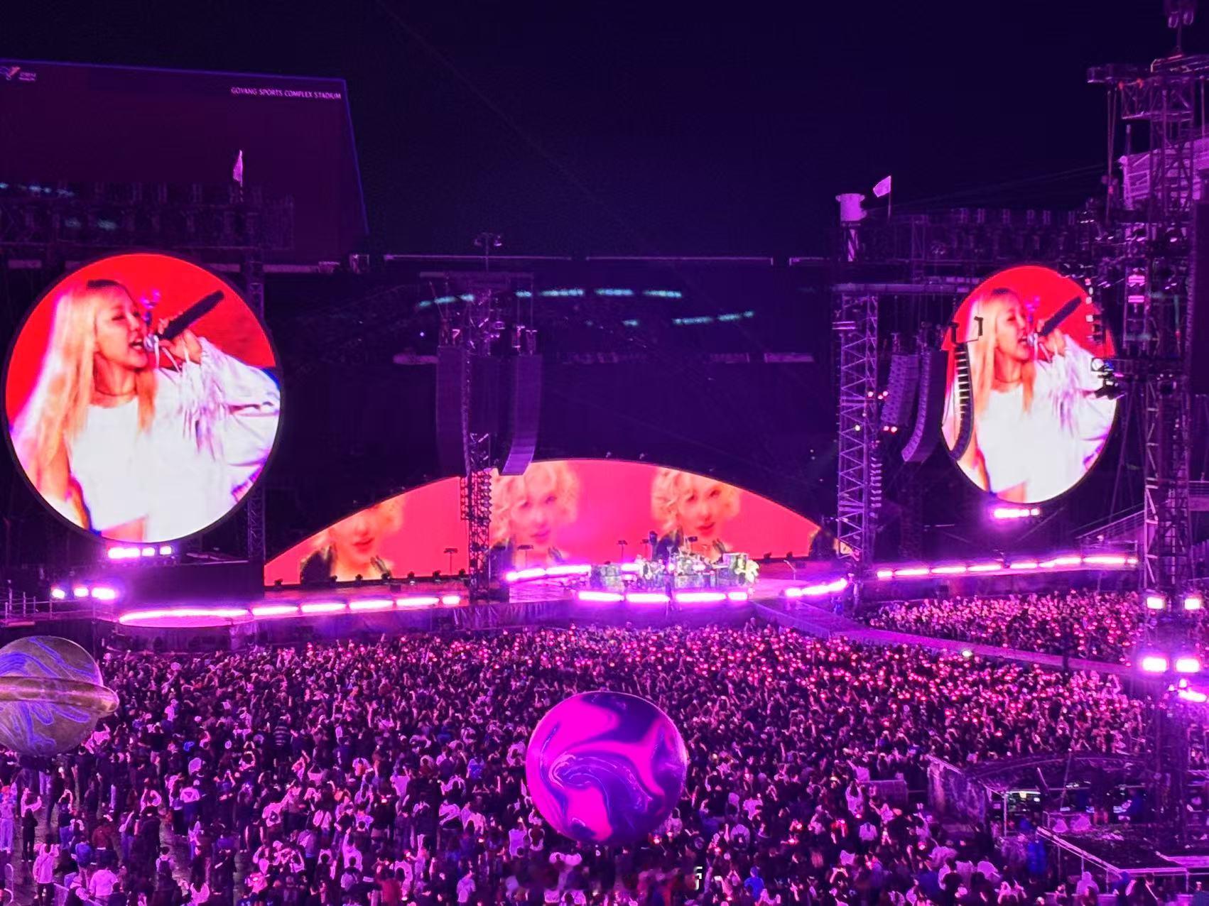 平等的嫉妒每一个去coldplay演唱会的人 ​​​
