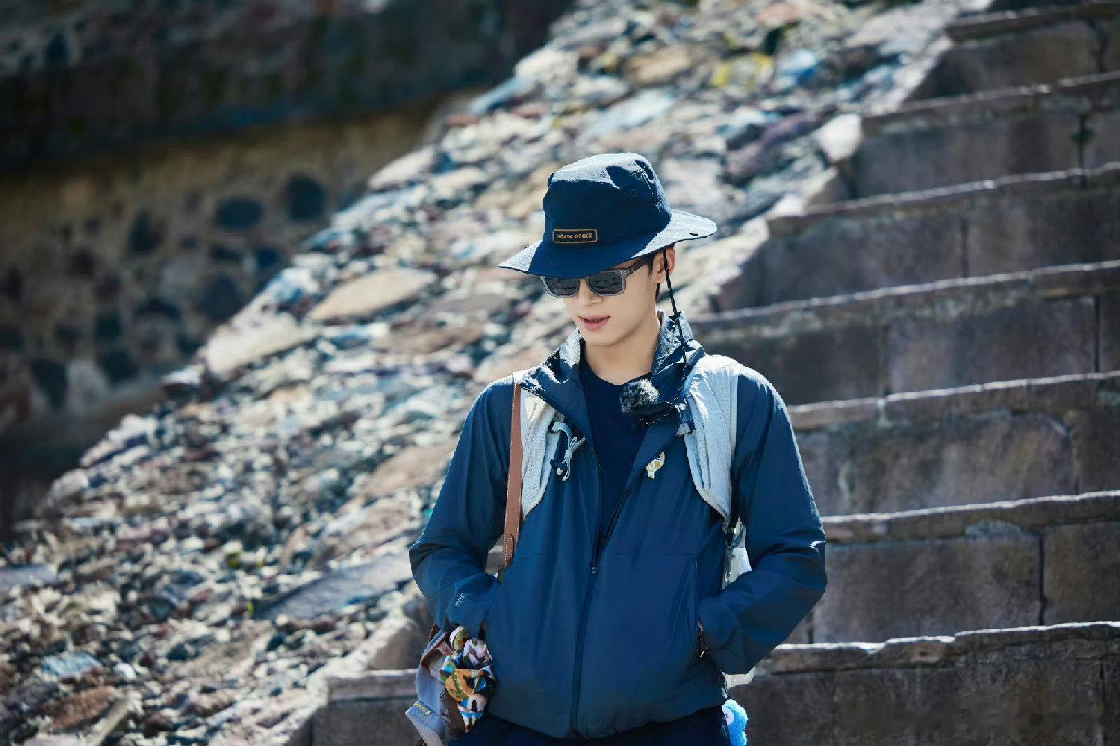 王星越 和邓为睡在一起就够了花儿与少年 旅行住宿小插曲，王星越说和邓为睡在一起就