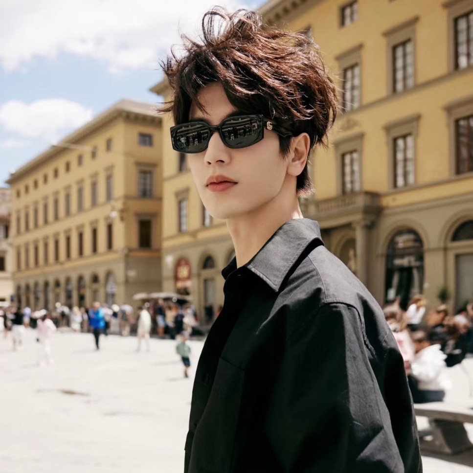 花少8在约宋威龙张凌赫如果是他们两个的话那我真的很愿意观看这个综艺！而且真的张凌