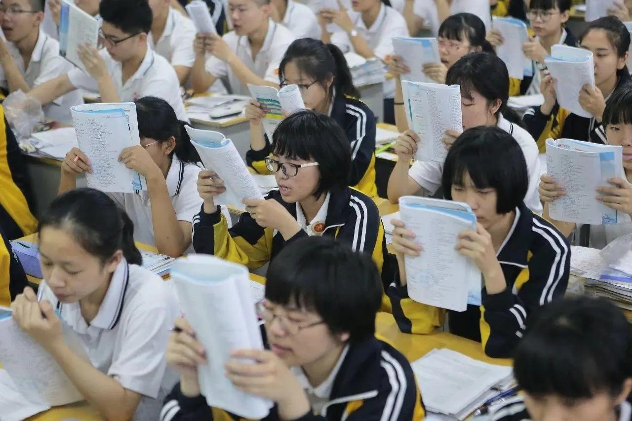 学生时代，这些“外号”若被叫，实则关系铁！看你中招没？友谊的小船很稳

在初中时