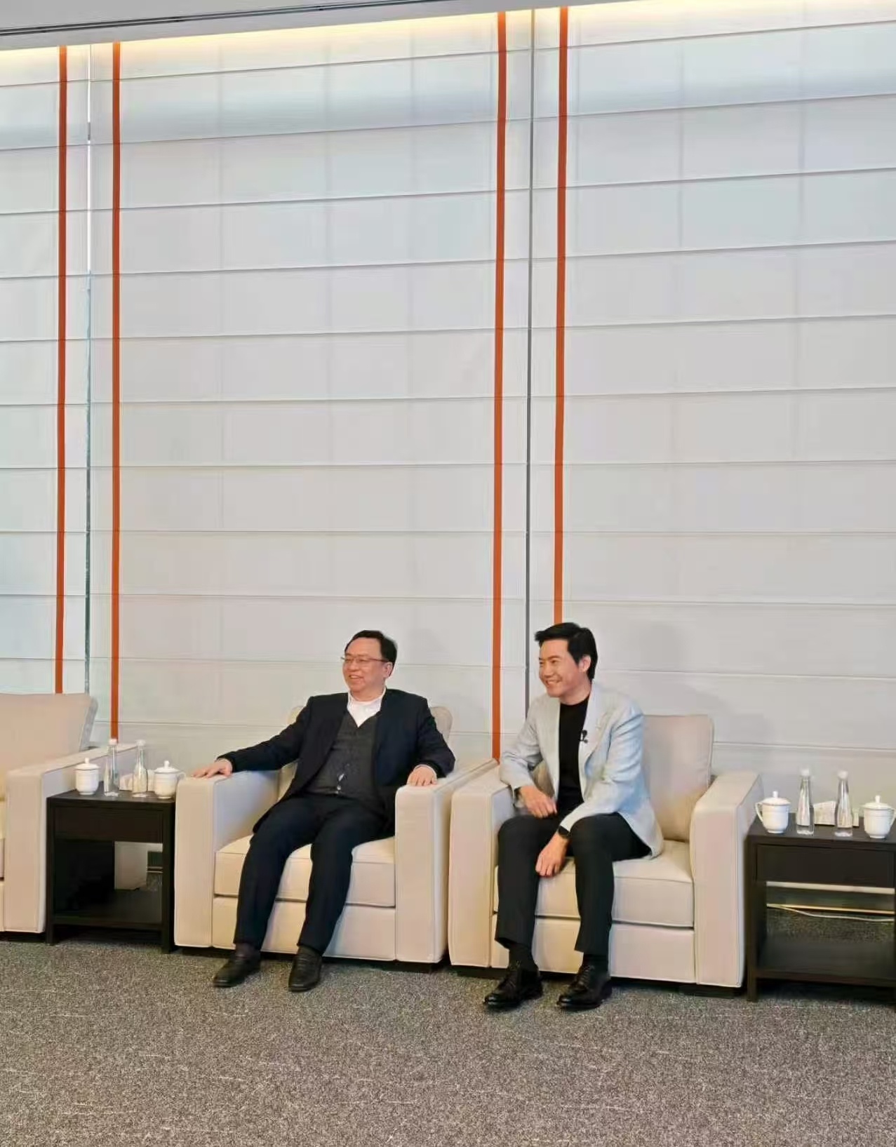 同样都是做电池！我TM只能在二楼！黑粉们，喷我的时候记得关注我啊！ 