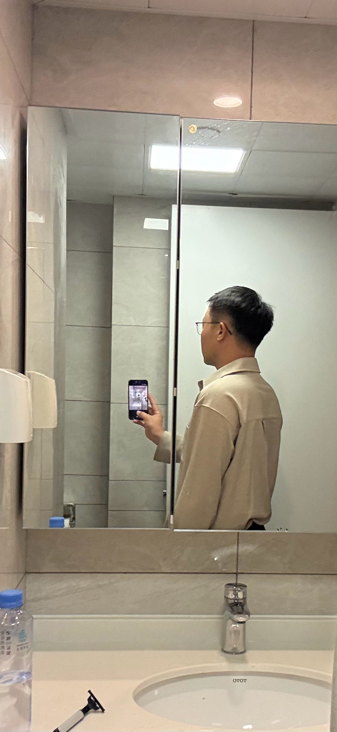 又到了假装自己是知识分子的时候了这个拍照技巧学会了么[并不简单]  ​​​