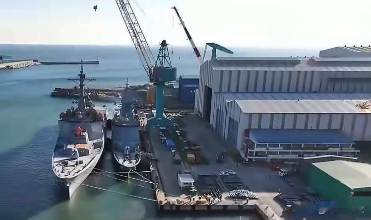 白宫7月向国会提交了一份法案，请求国会允许美国海军在外国船厂建造4艘舰艇，以缓解