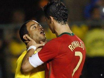 C罗 马塞洛讲述了在巴西与葡萄牙的友谊赛中被克里斯蒂亚诺·罗纳尔多拎脖子的故事：