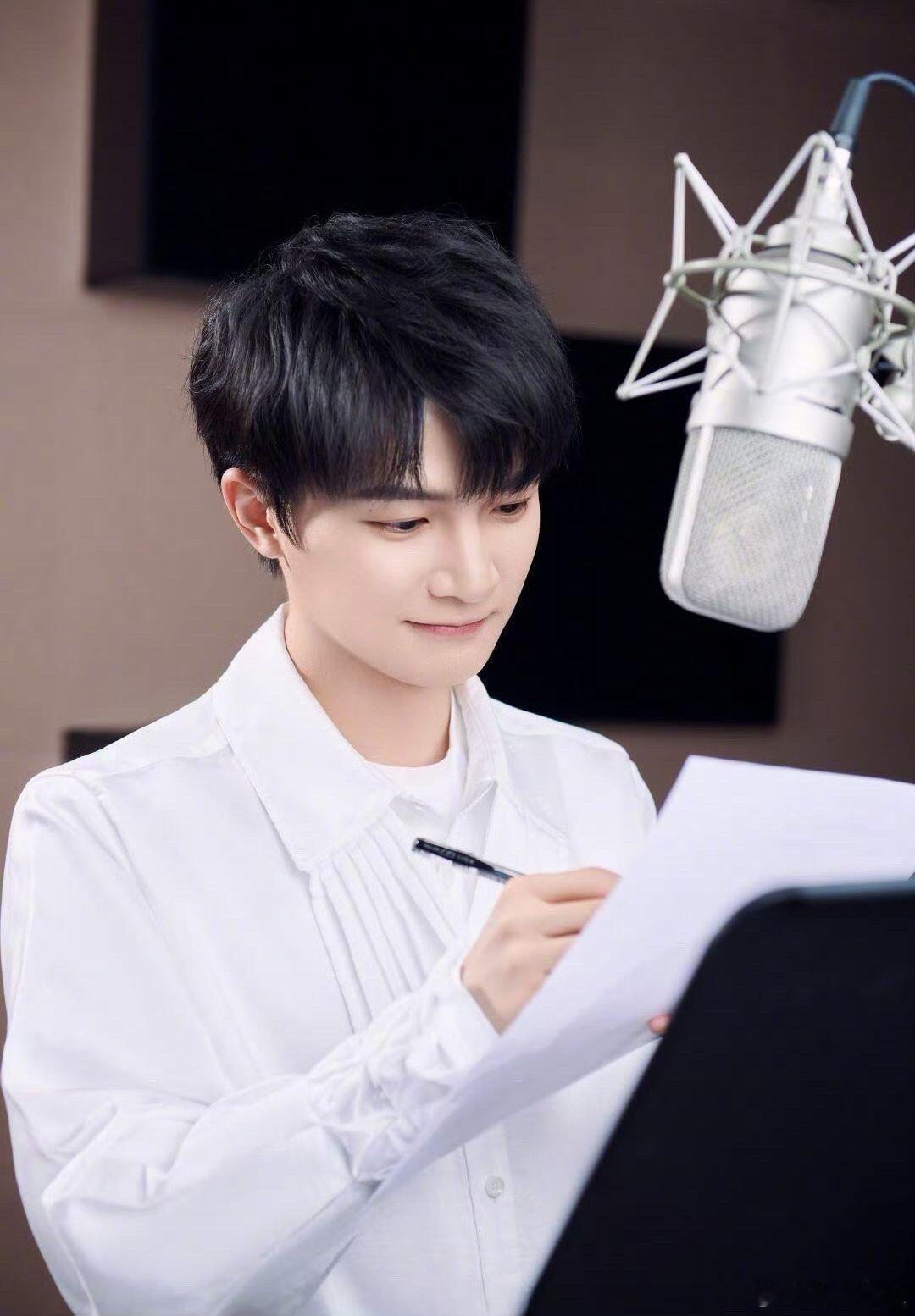 此刻我是工作粉！内娱劳模.★深★认真工作的男人真帅25年的最后一个月，让我们对宝