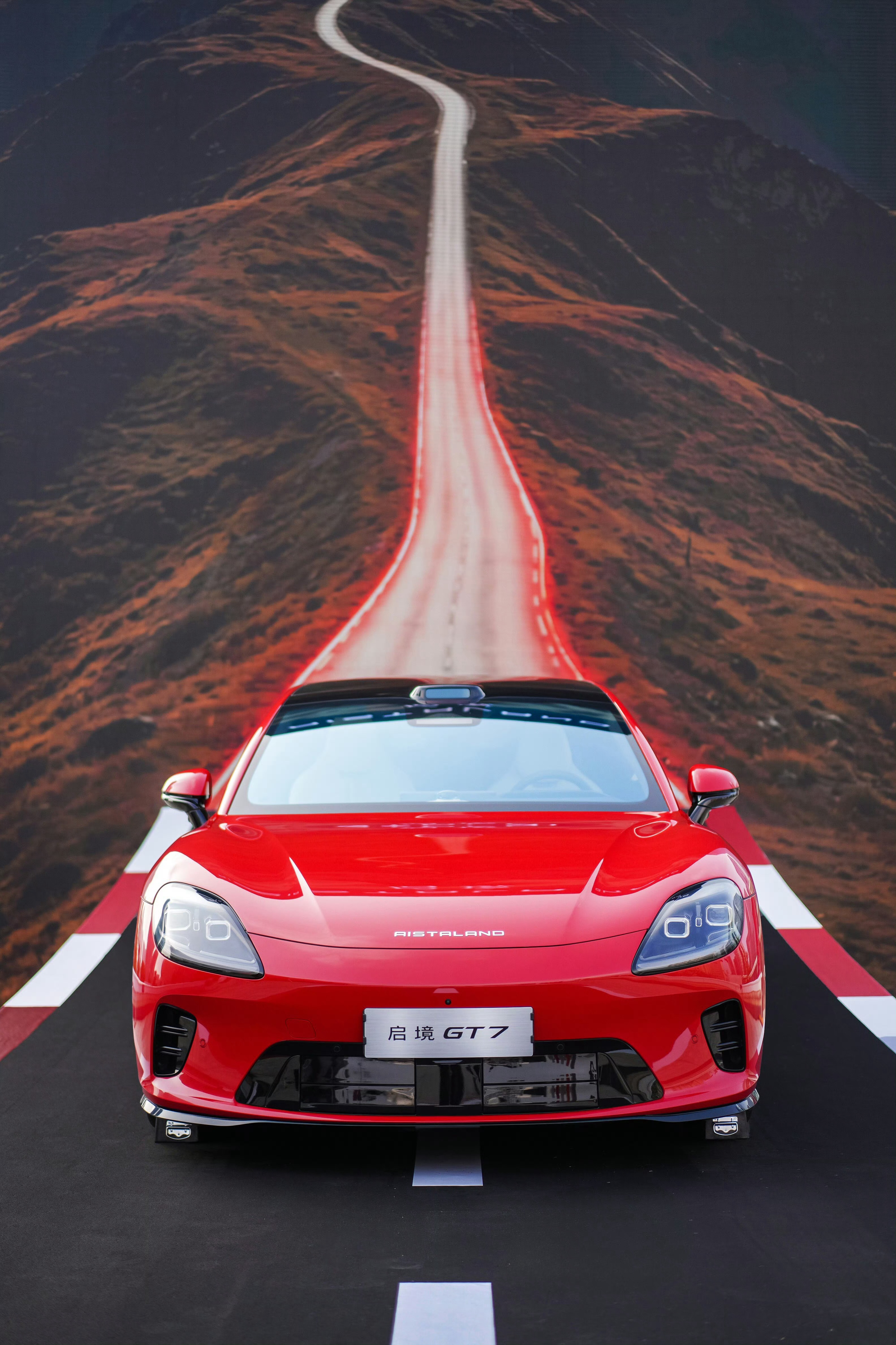 启境GT7起步价20.99万，小米SU7起步价是21.99万，在知名度远不如SU