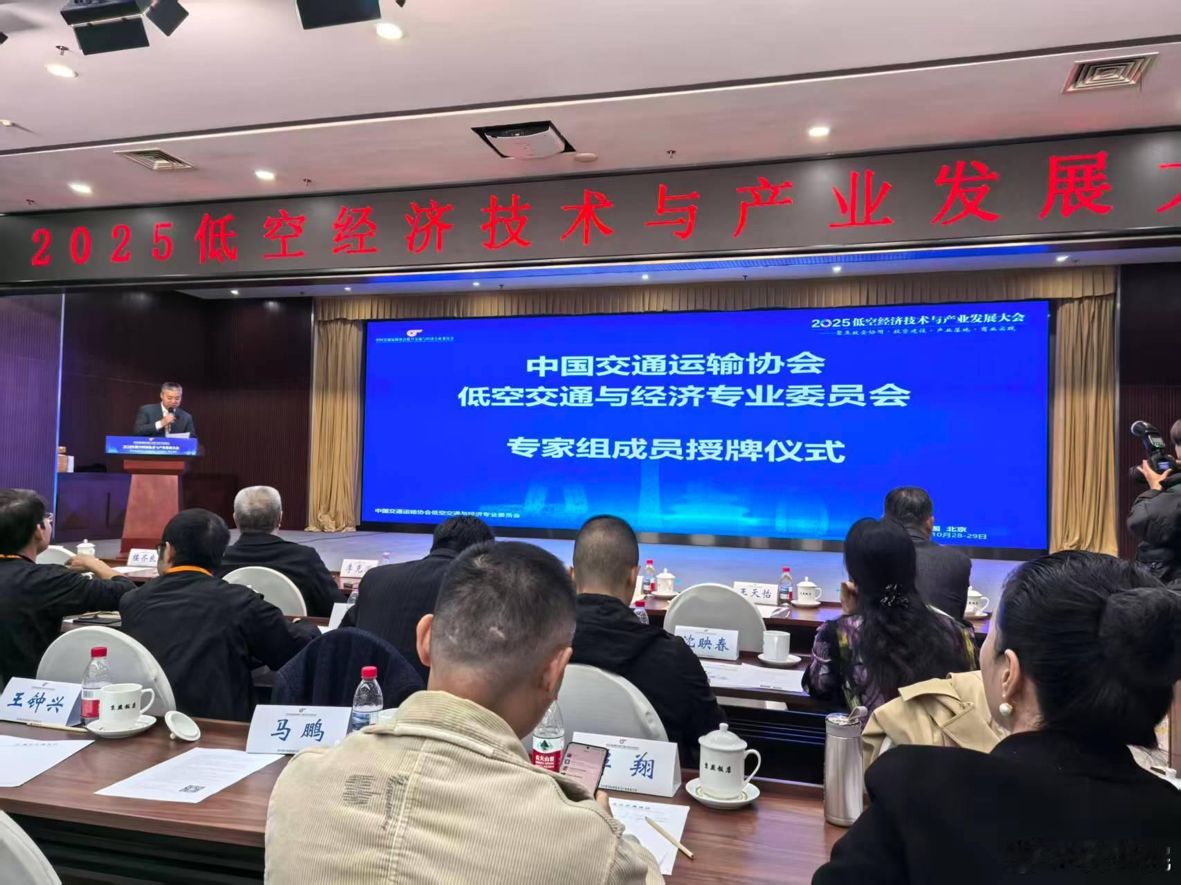 杨博钦博士“两重两新”是指国家重大战略实施和重点领域安全能力建设，以及大规模设备