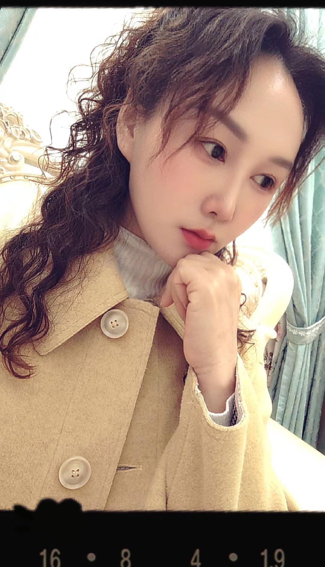 河南的天气冷热起伏不定昨天短袖今天羽绒服都有可能上身。冬天的衣服还是不能收起来的