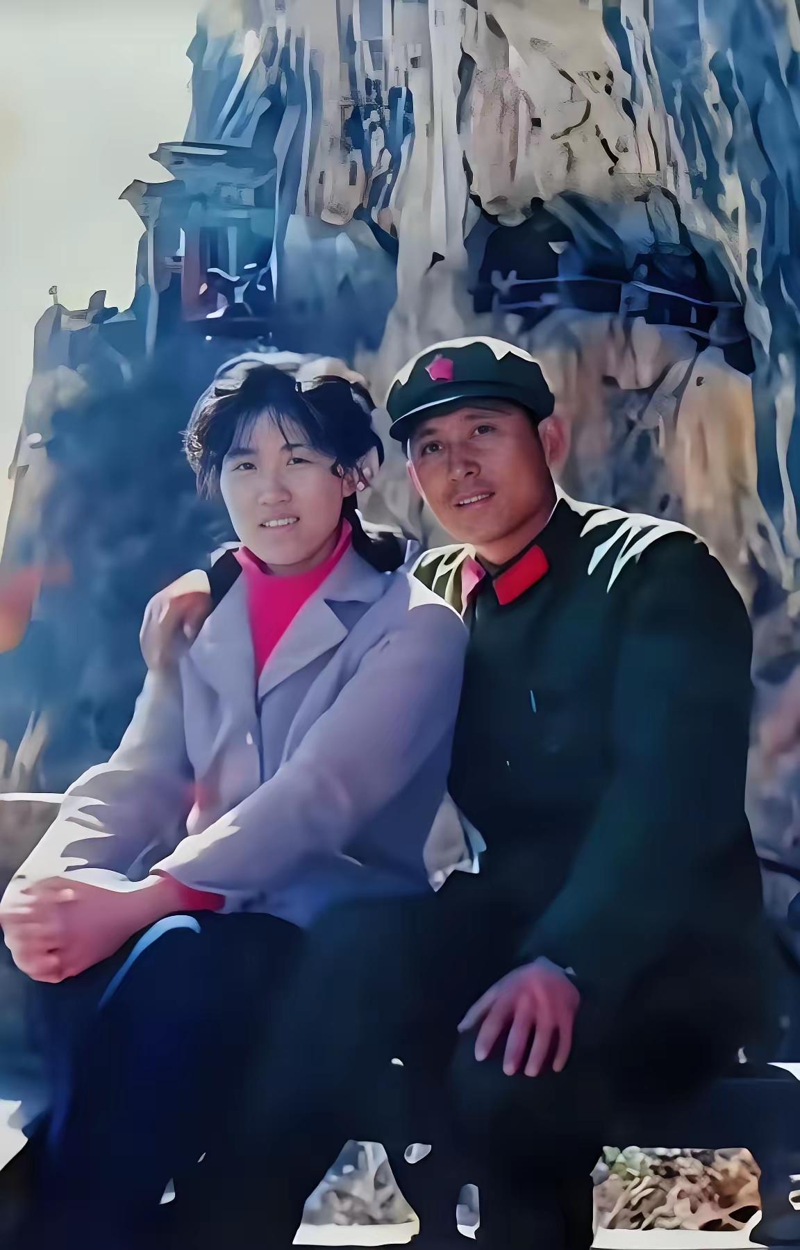 接到即将奔赴老山前线的命令，妻子陆荣华来到部队相聚。1984年4月28日老山战役