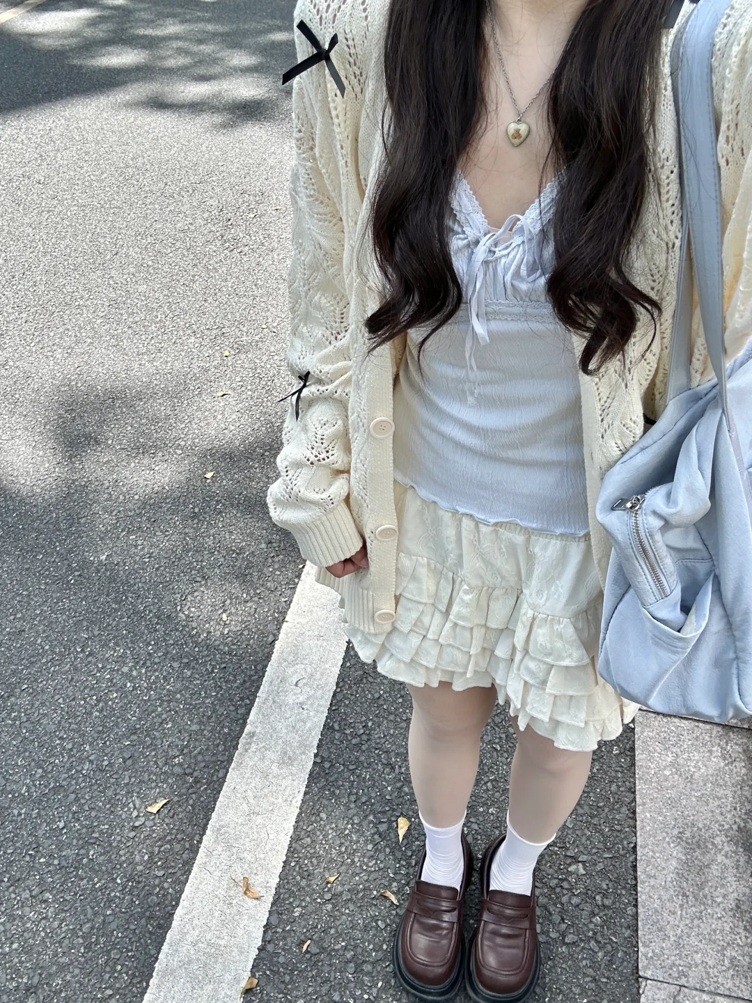 Bm新品浅蓝吊带和蝴蝶开衫