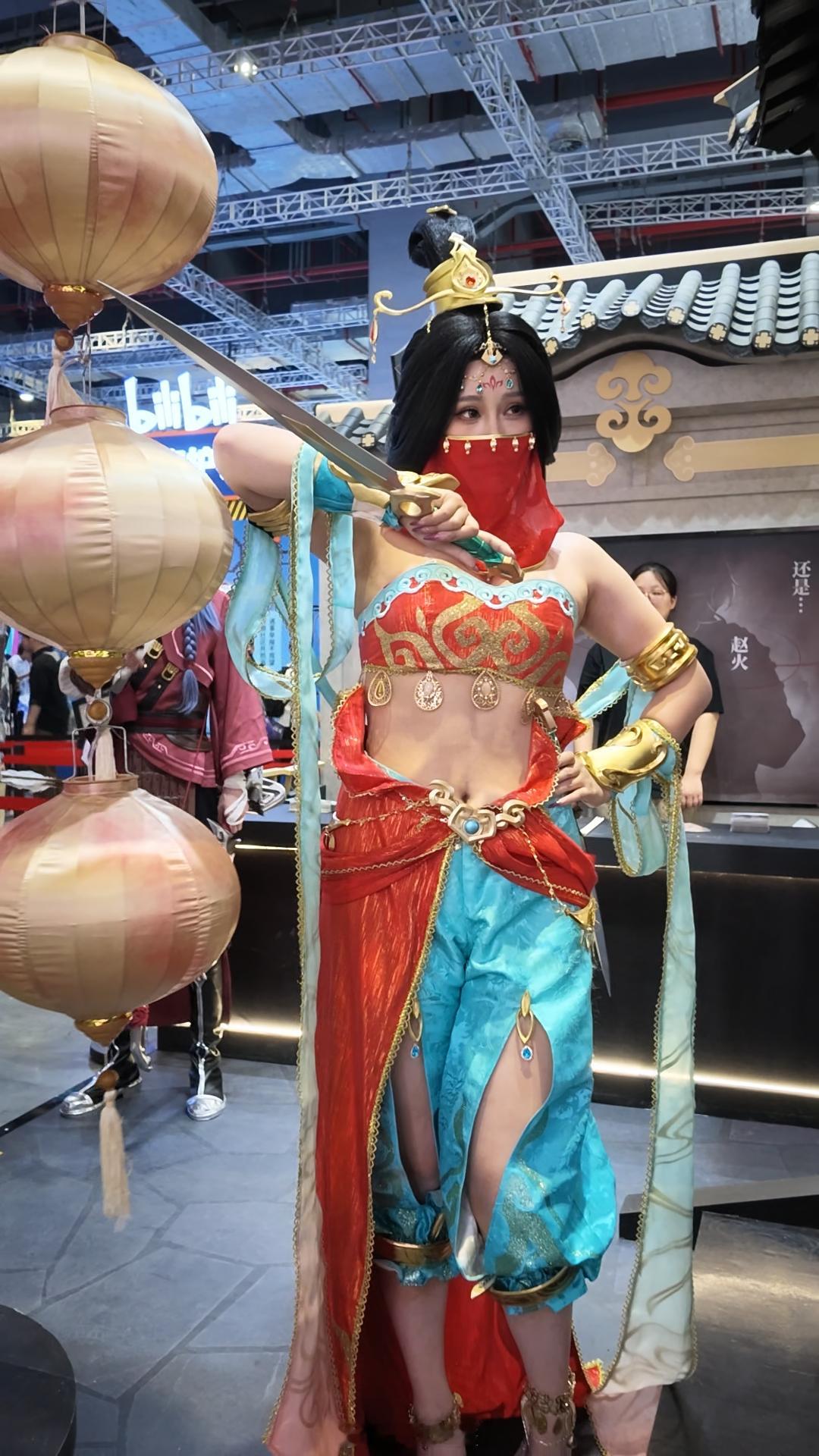 美国夫妇大赞中国漫展完胜美国看到美国夫妇第一次来中国，就为了逛上海BW，看完之后