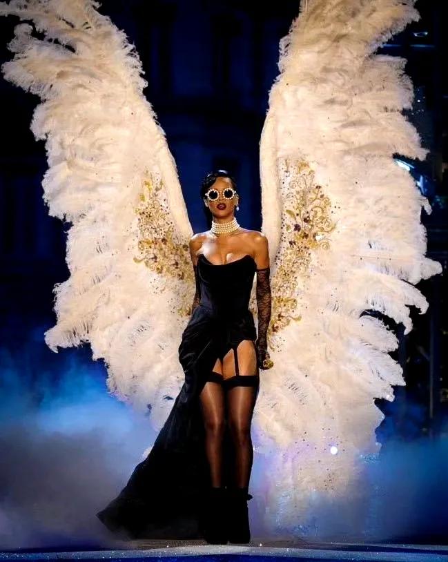 大城市里大多数的土著，阶层都是向下沉沦的。
为什么？因为大城市的准入门槛很高，能