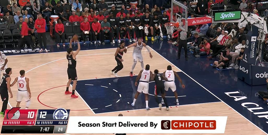 开拓者vs快船 第一节杨瀚森上场，造祖巴茨犯规，两罚命中！ ​​​​