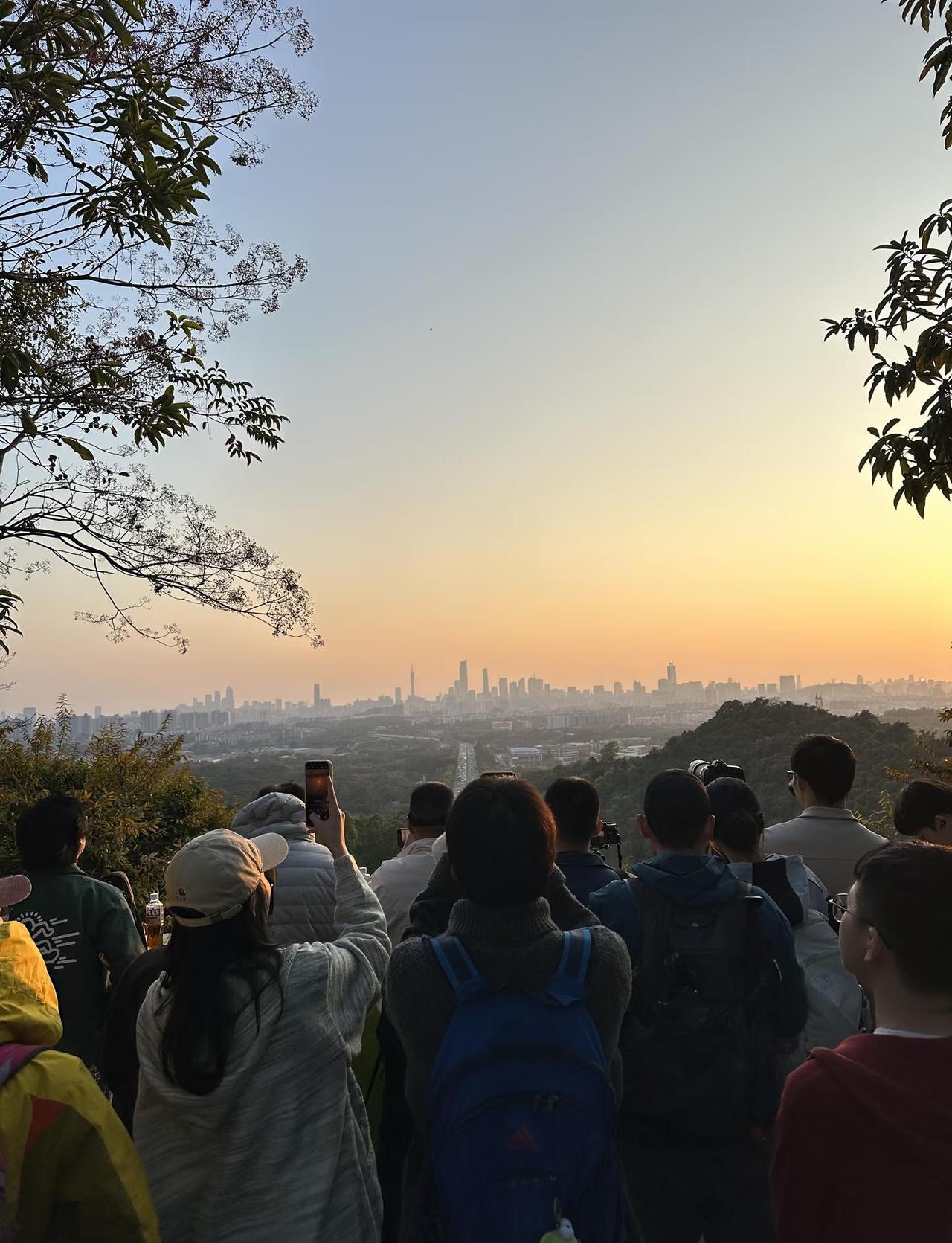 🌇火炉山落日大道拍照机位！给我爬
🚶柯木塱B口出，走的火炉山东北门，大概15