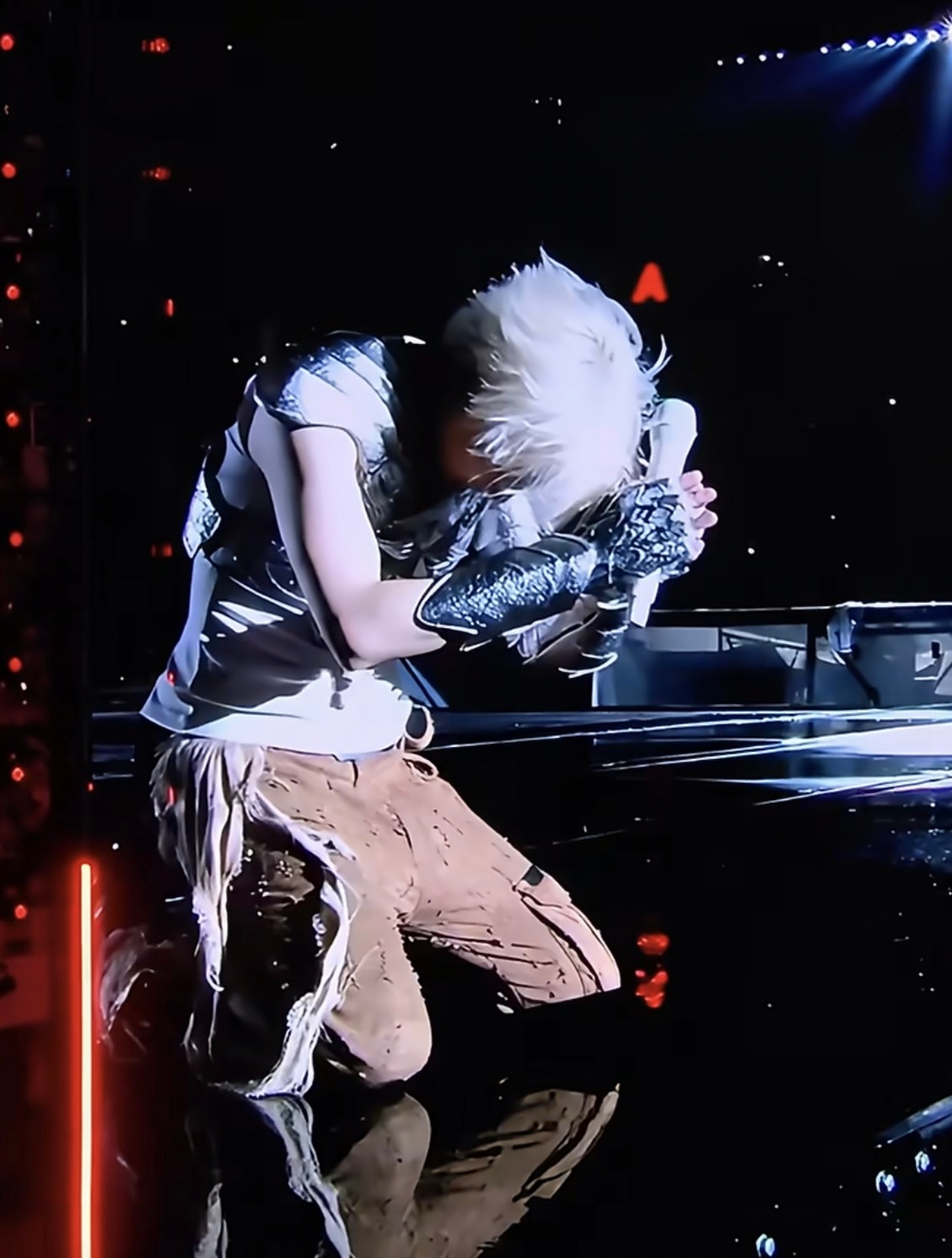 薛之谦因下雨演唱会免费薛之谦真讲究啊因为暴雨退票退机酒，当场演唱会就送了。 