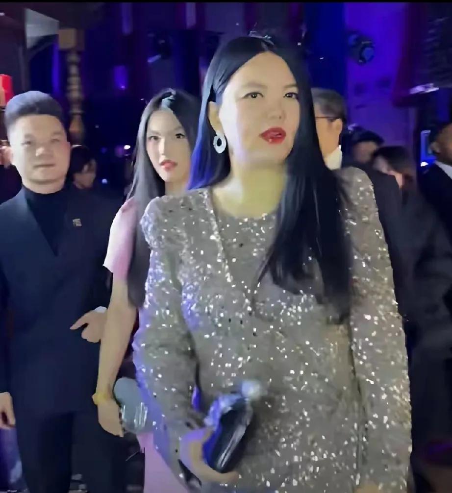 热搜炸了！李湘竟步闫学晶后尘，账号遭全网禁关，这背后究竟啥情况？🤔自娱乐圈整治