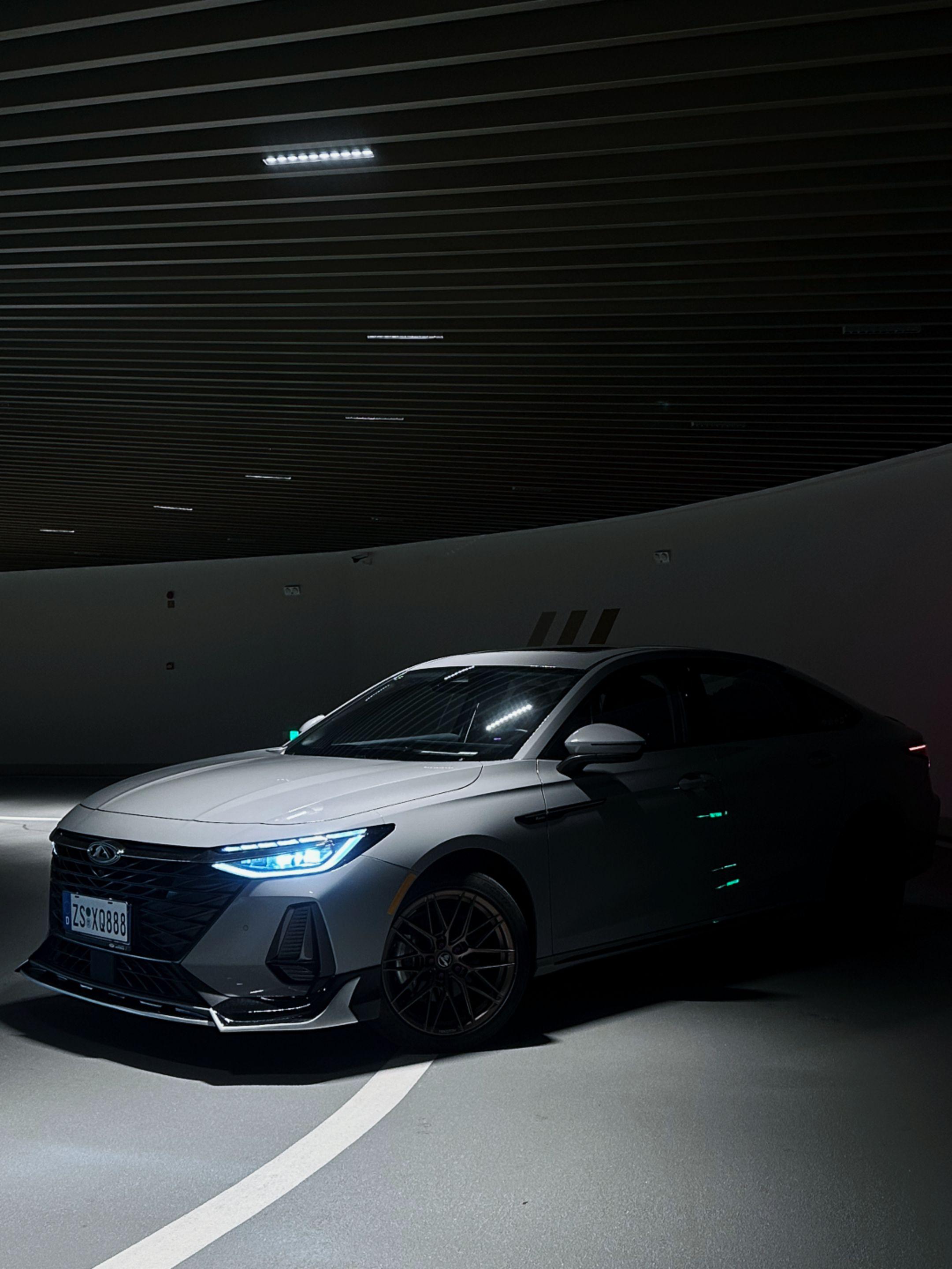 希望你们开上艾瑞泽8的时候还是年少轻狂的二十岁