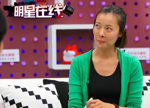 柯蓝：“有一回拍戏，我身边一个小姑娘，被组里录音师拿言语调侃，说什么‘你皮肤好白