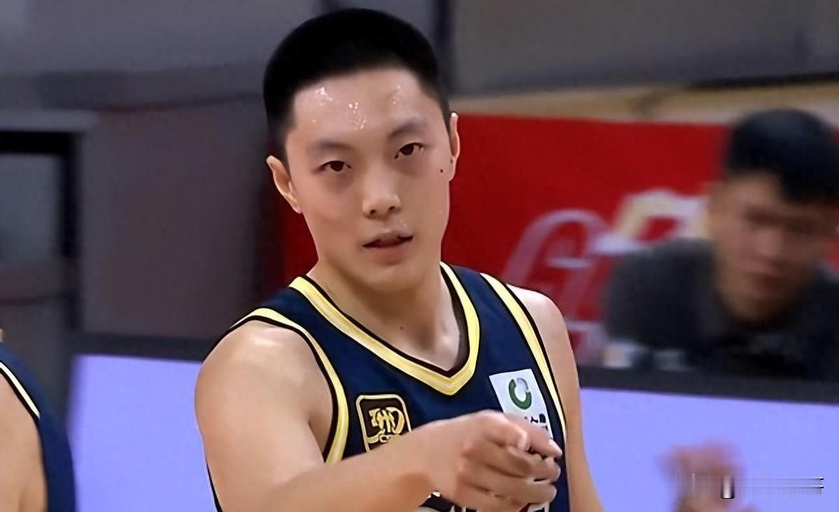 2024年10月30日晚，广东宏远主场迎战四川金强。这场比赛，广东男篮凭借贝兹利