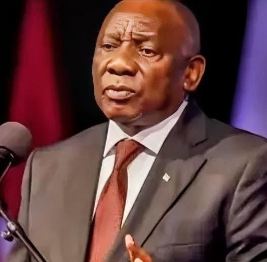 咱们国家通过熊猫贷款，帮非洲兄弟修铁路、建电站，现在非洲兄弟不仅能按时还钱，还把