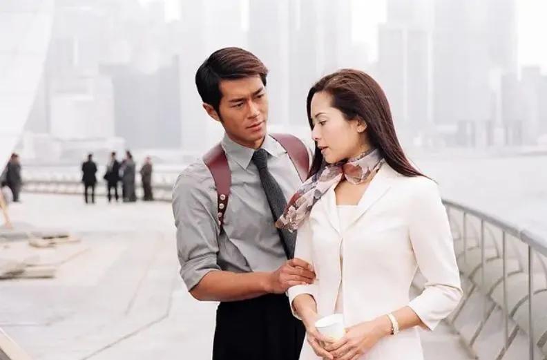 当郭羡妮打败李嘉欣时，她绝对想不到，她的奇迹居然毁在了一个又穷又丑的男人手里。
