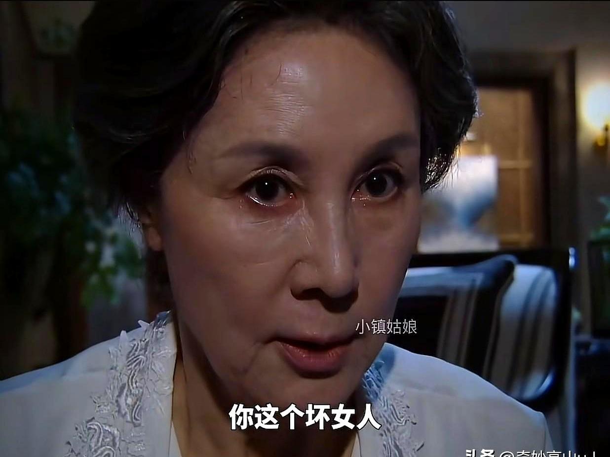 看韩剧《以爱之名守护你》，我彻底糊涂了。
 

一个婆婆，清醒时待媳妇比亲闺女还