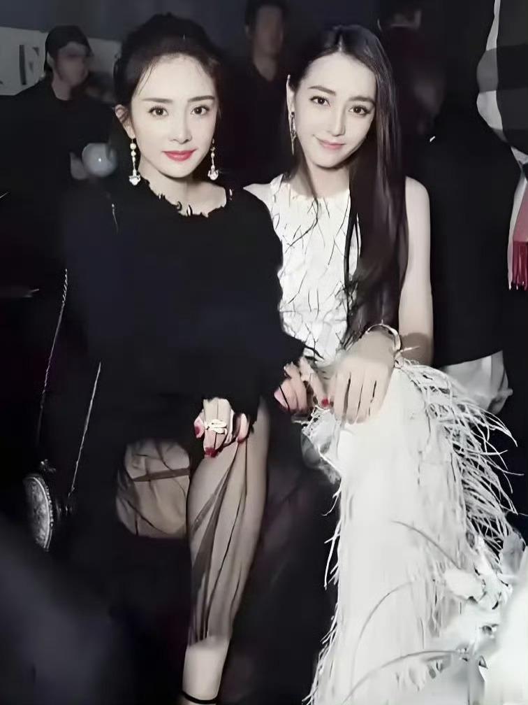 杨幂迪丽热巴下半年有s级综艺项目杨幂迪丽热巴下半年S级综艺杨幂迪丽热巴下半年都有