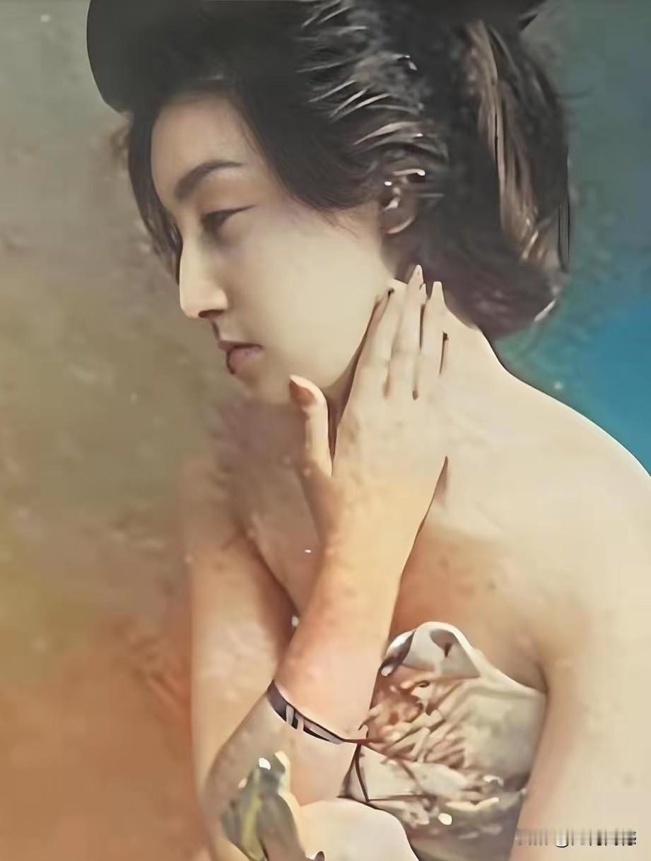 日本鬼子当年所推行的慰安妇制度，是违背人伦的，是臭名昭著的，更是极其伤天害理的，