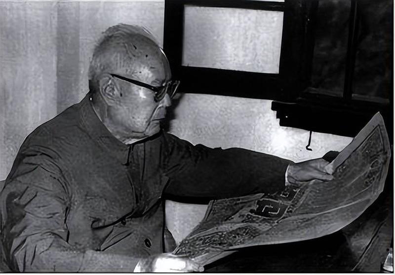 1984年元旦，中央军委常务副主席杨尚昆赴北京西山寓所，看一个已经半退休、身体欠