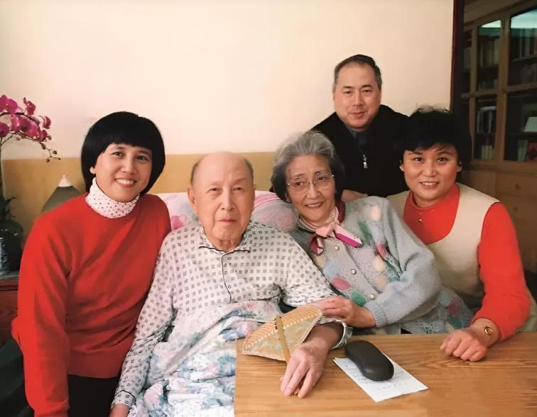 时光回溯至 2000 年，一个意义非凡的日子——钱学森迎来了他 89 岁寿辰。家