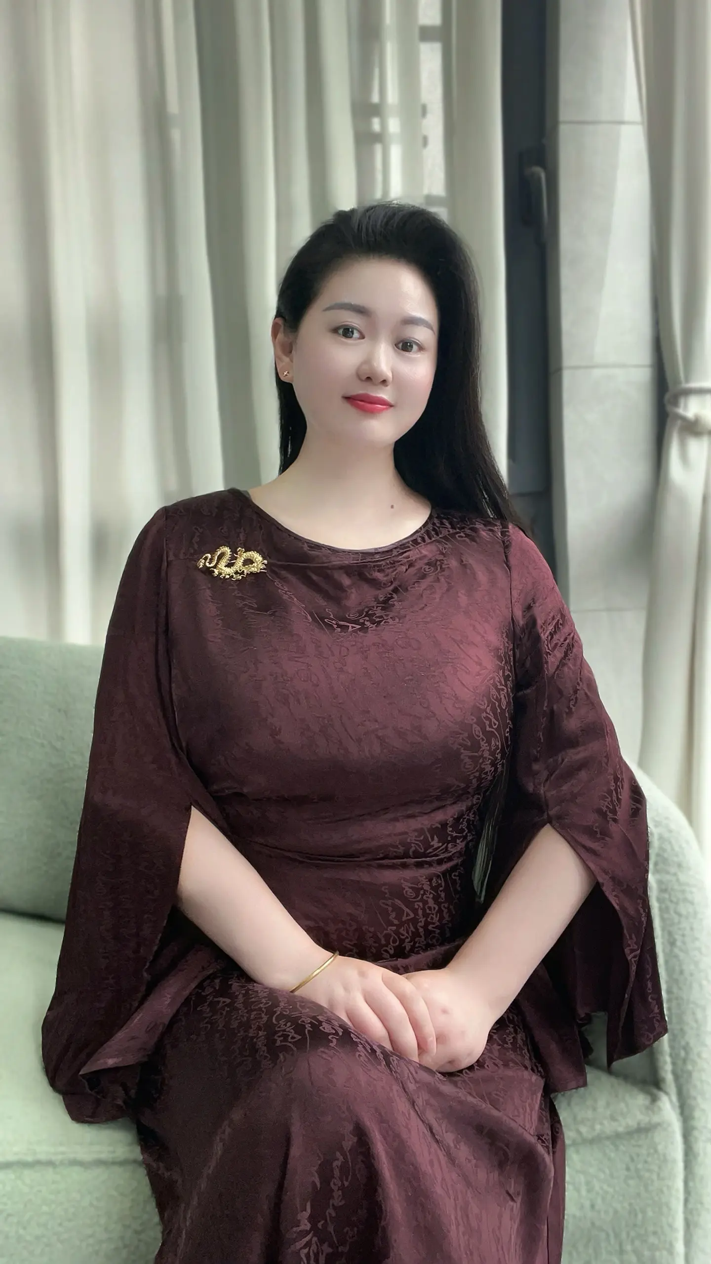 生活总是这样不能叫人处处满意，但我们还要热情地活下去，人活一生值得爱的...