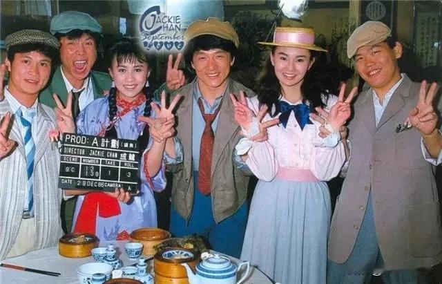 1987年，成龙召集成家班众兄弟，并力邀几位当红女星，拍摄了电影《A计划续集》。