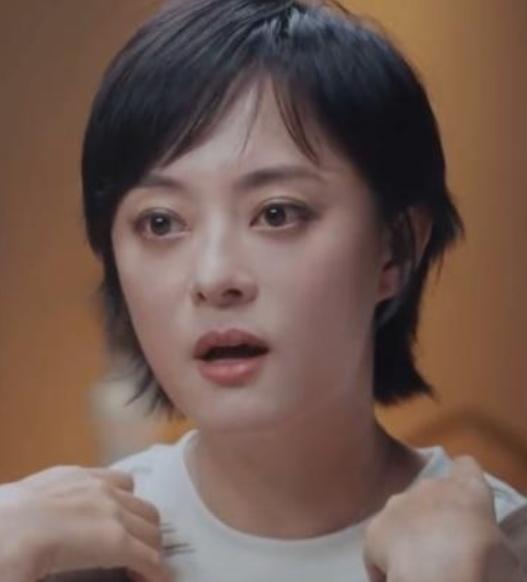 孙俪在综艺《向内一公里》中提到了这件事。女儿小花因为同学在网上看到不实传闻后反复