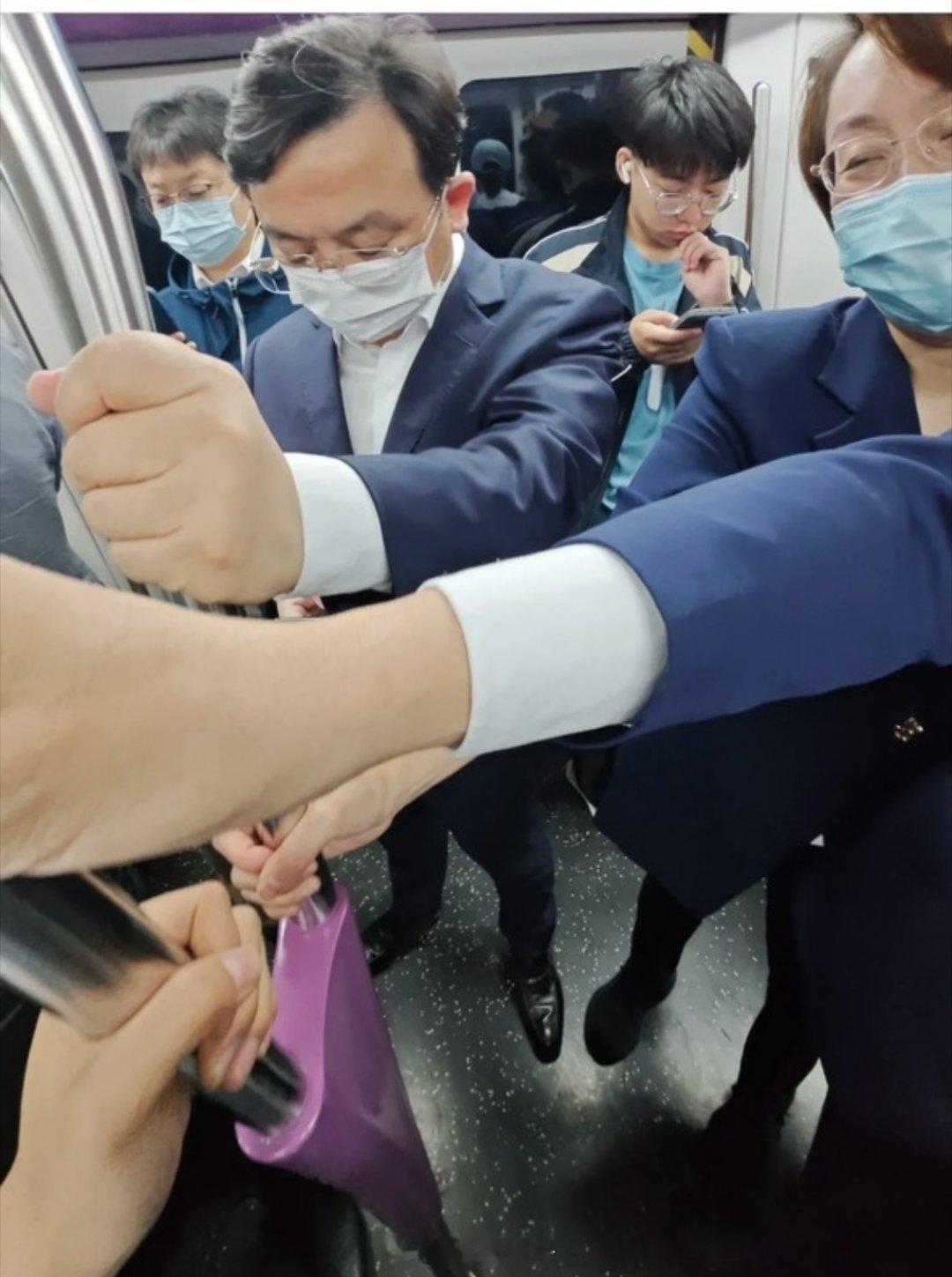 比亚迪王传福：我们有超7000人芯片研发团队，芯片投入已超1000亿元！