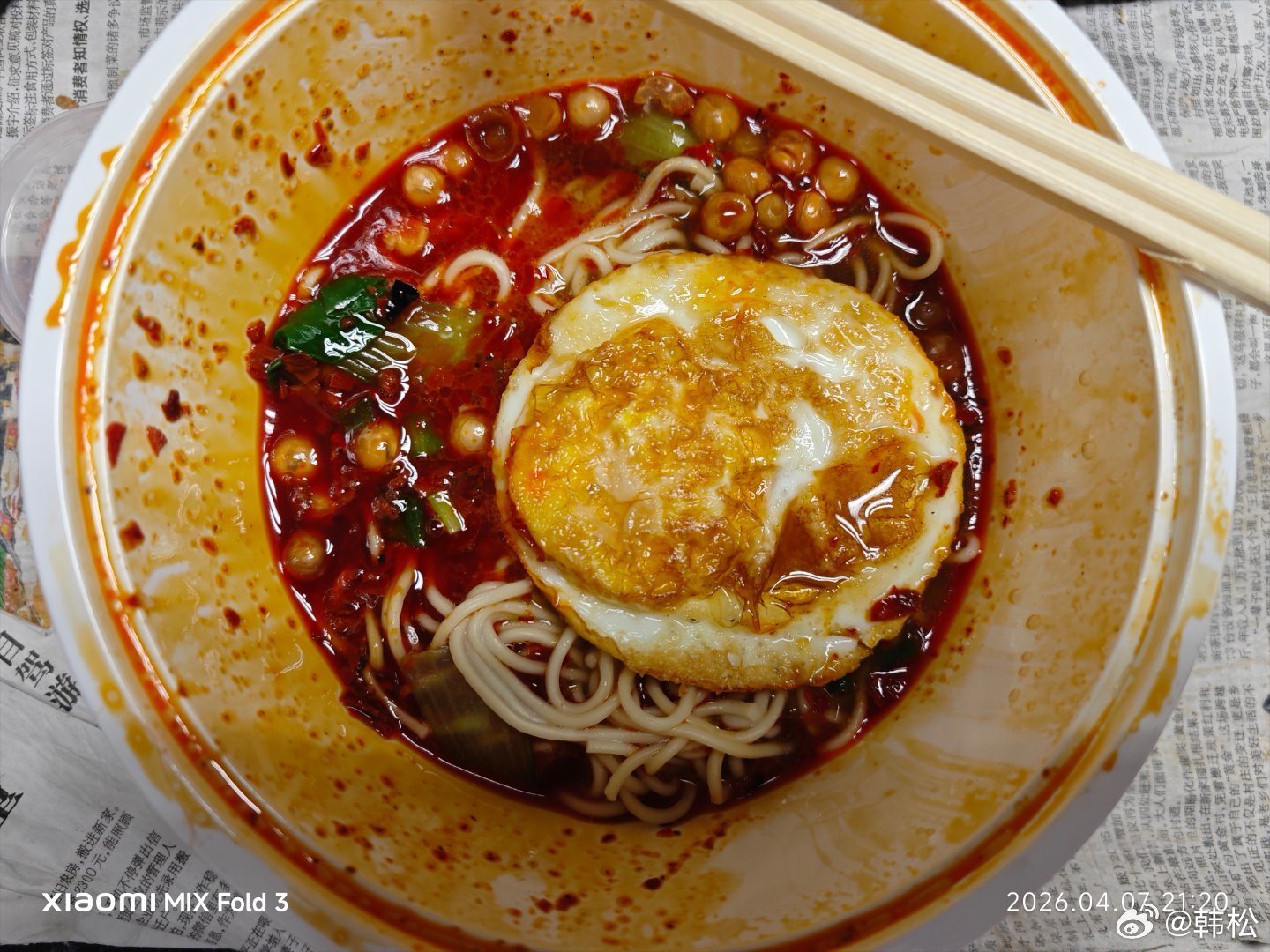 思想斗争了一阵，是吃方便面，还是点外卖，最后点了外卖。 