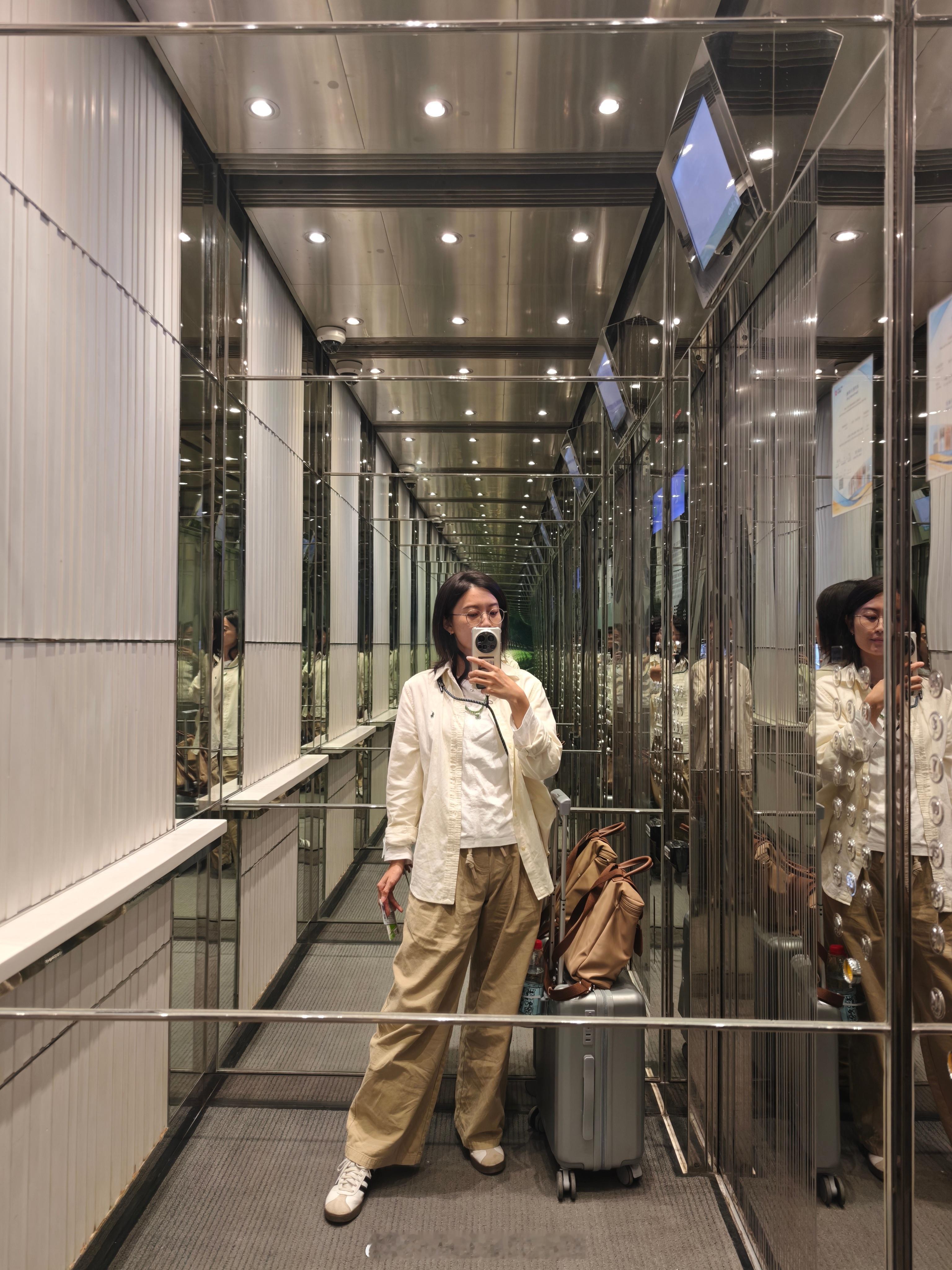 三天两头就到香港出差~~~小时候羡慕电视剧里那些经常要出差的办公室白领~幻想自己