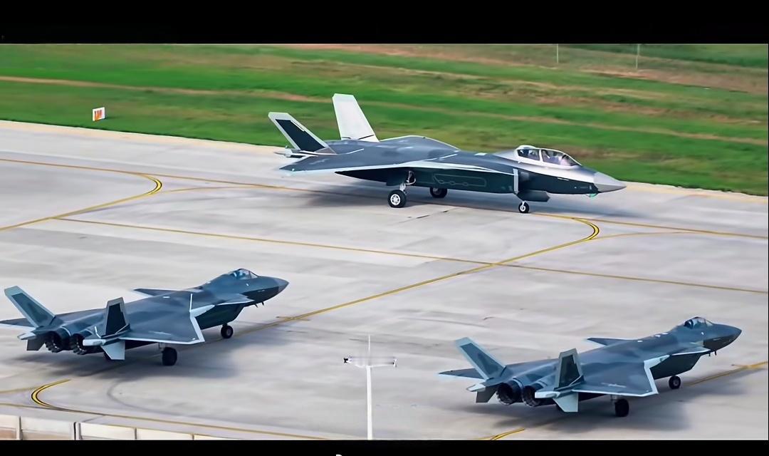 空军歼20系＂三剑客＂同框[流鼻血]全网热点共创计划热点现场 ​​​