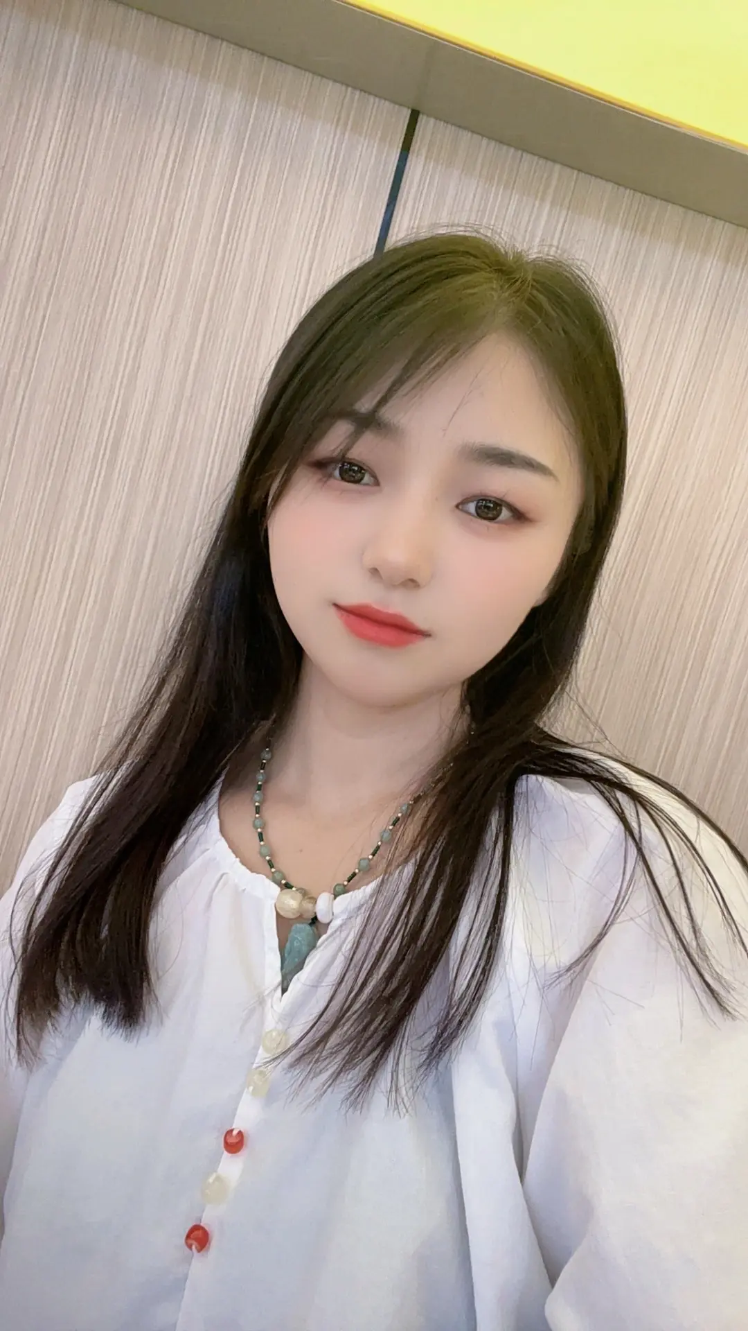 这一路跌撞，无人替我扛过风霜，他们折我羽翼，碎我天真，却不知我骨血里淬...