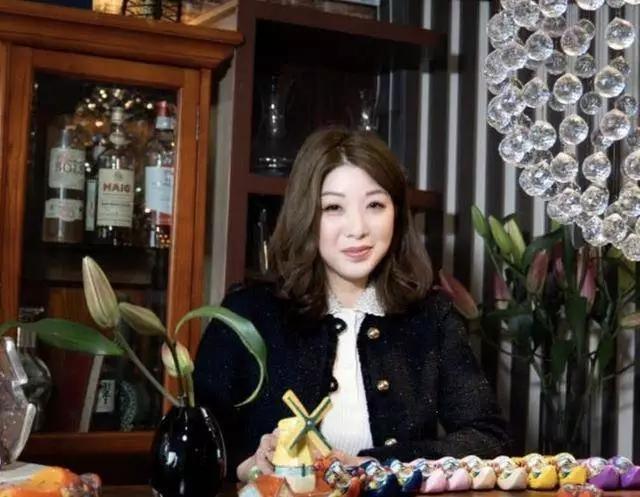 43岁港姐两遇渣男！倒贴百万还被出轨离婚，她的硬气太解气
 
咱中国女人的骨气，