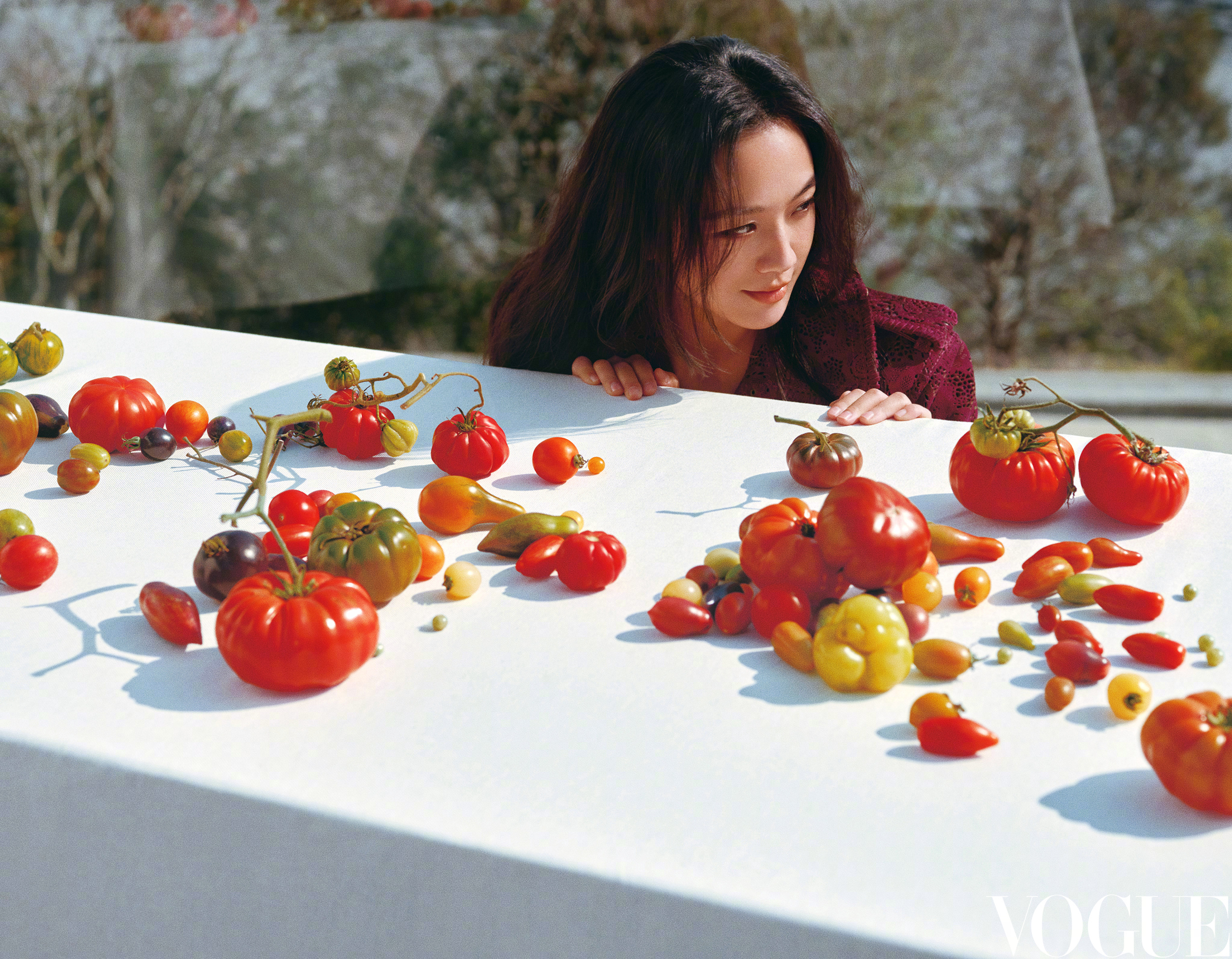 赏图bot 汤唯，《VOGUE》四月刊封面，摄影：刘颂VOGUE汤唯四月刊封面