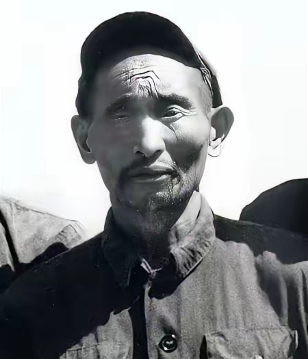 他用一条破船救下七千多红军，他隐姓埋名17年靠打零工糊口。他就是红军强渡大渡河的